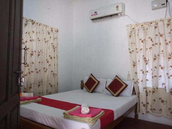 Leena Marari Beach House Alappuzha Exteriör bild